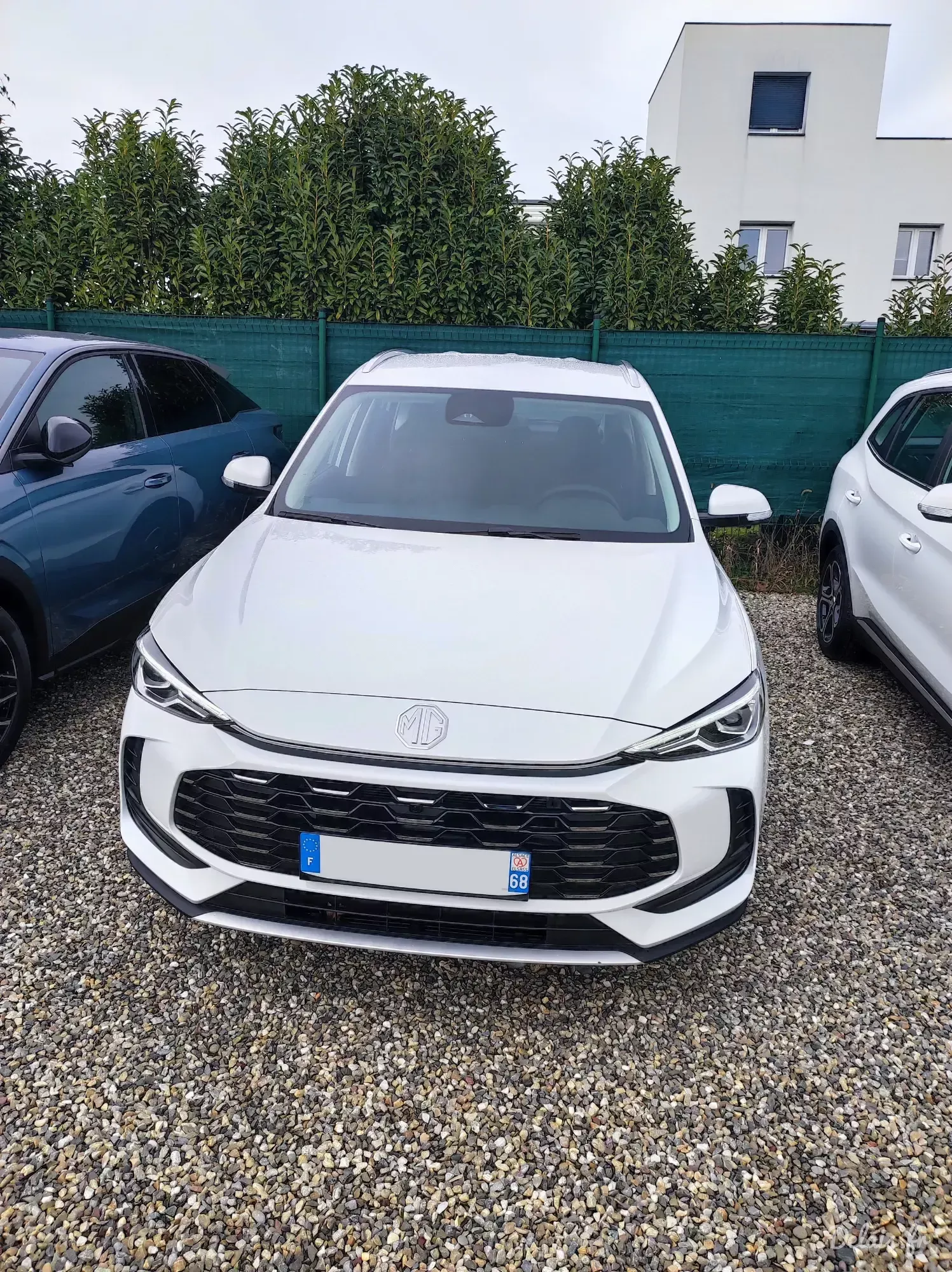 MG ZS Arctic White Comfort