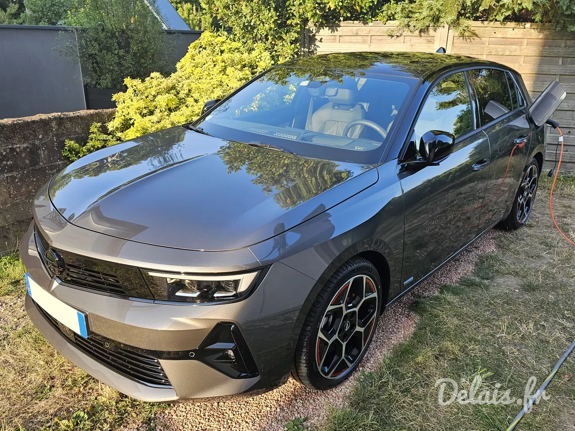 Opel Astra Gris Vulkan Ultimate