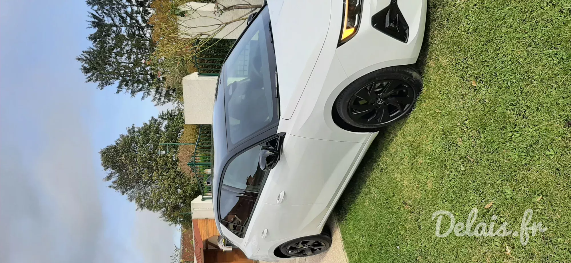 Opel Astra Arktis White GS