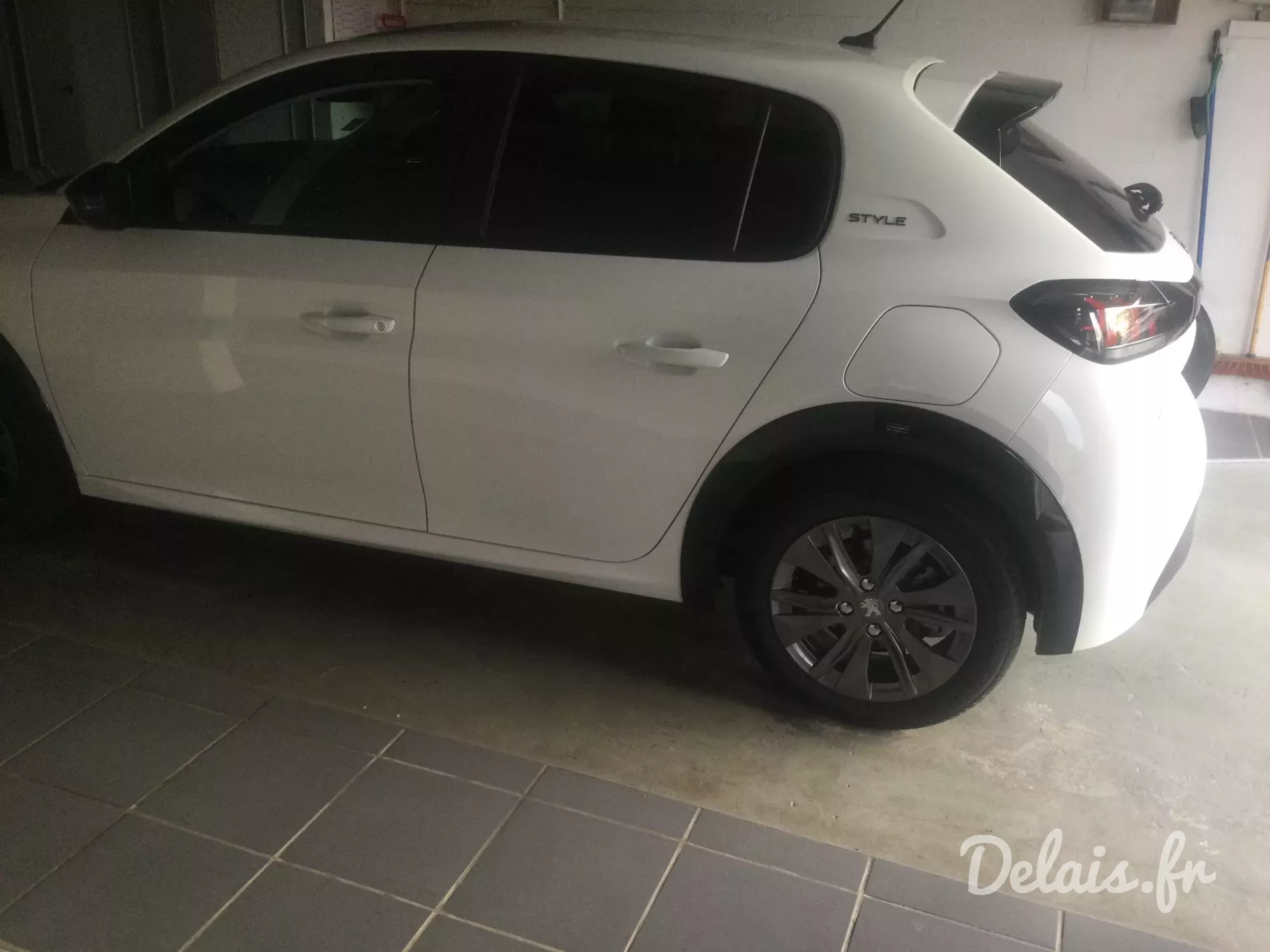 Peugeot 208 Bianca White Style