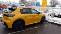 Peugeot 208 Jaune Faro GT of Manu4