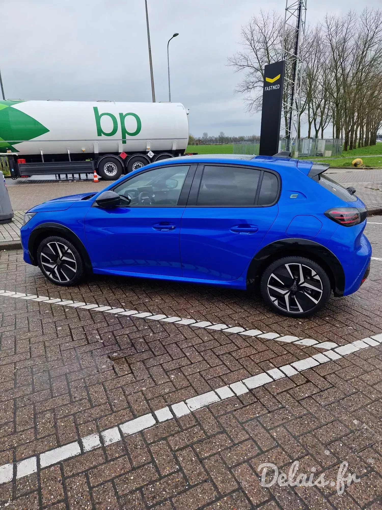 Peugeot 208 Vertigo Blue GT Pack