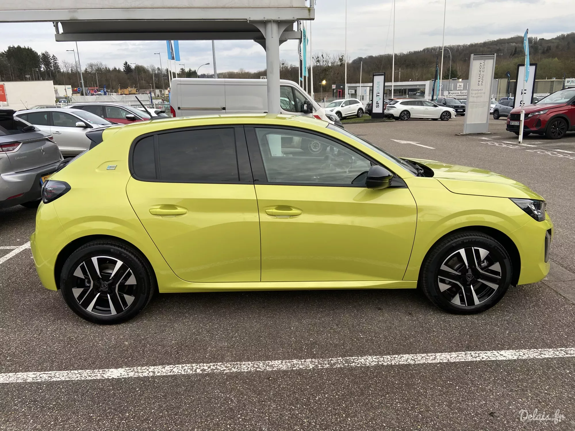 Peugeot 208 Agueda Yellow Style