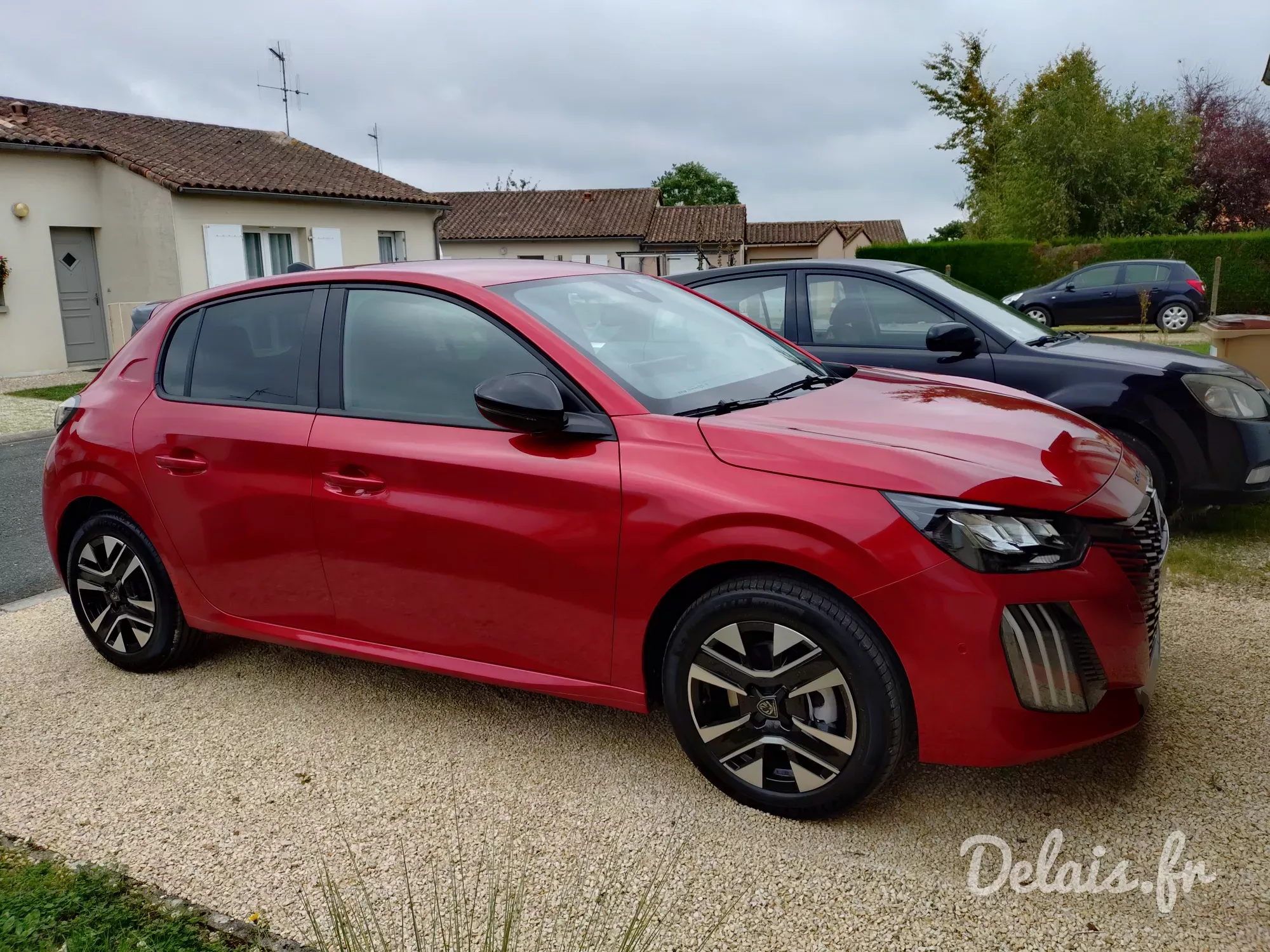 Peugeot 208 Elixir Red Allure