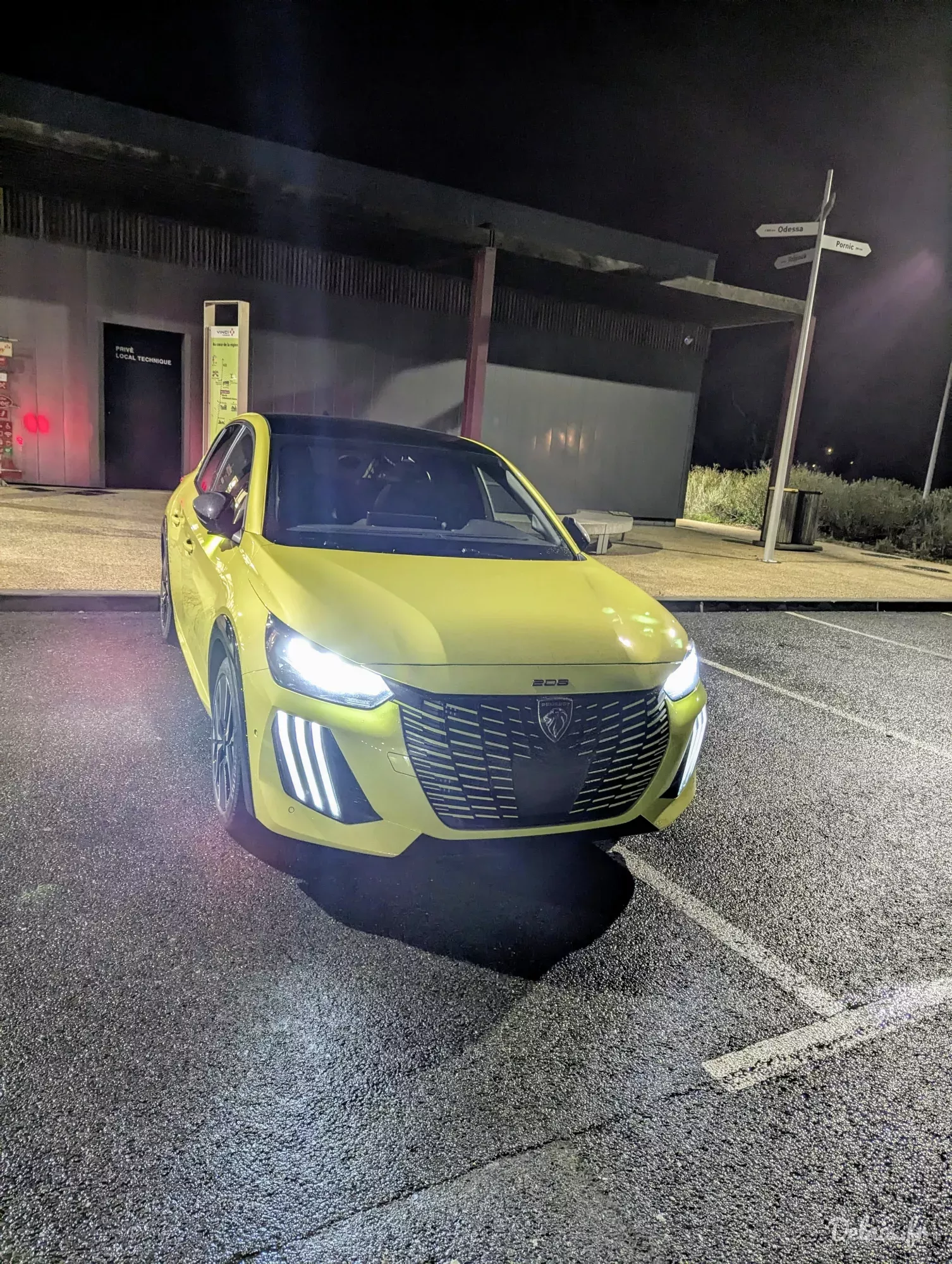 Peugeot 208 Agueda Yellow GT
