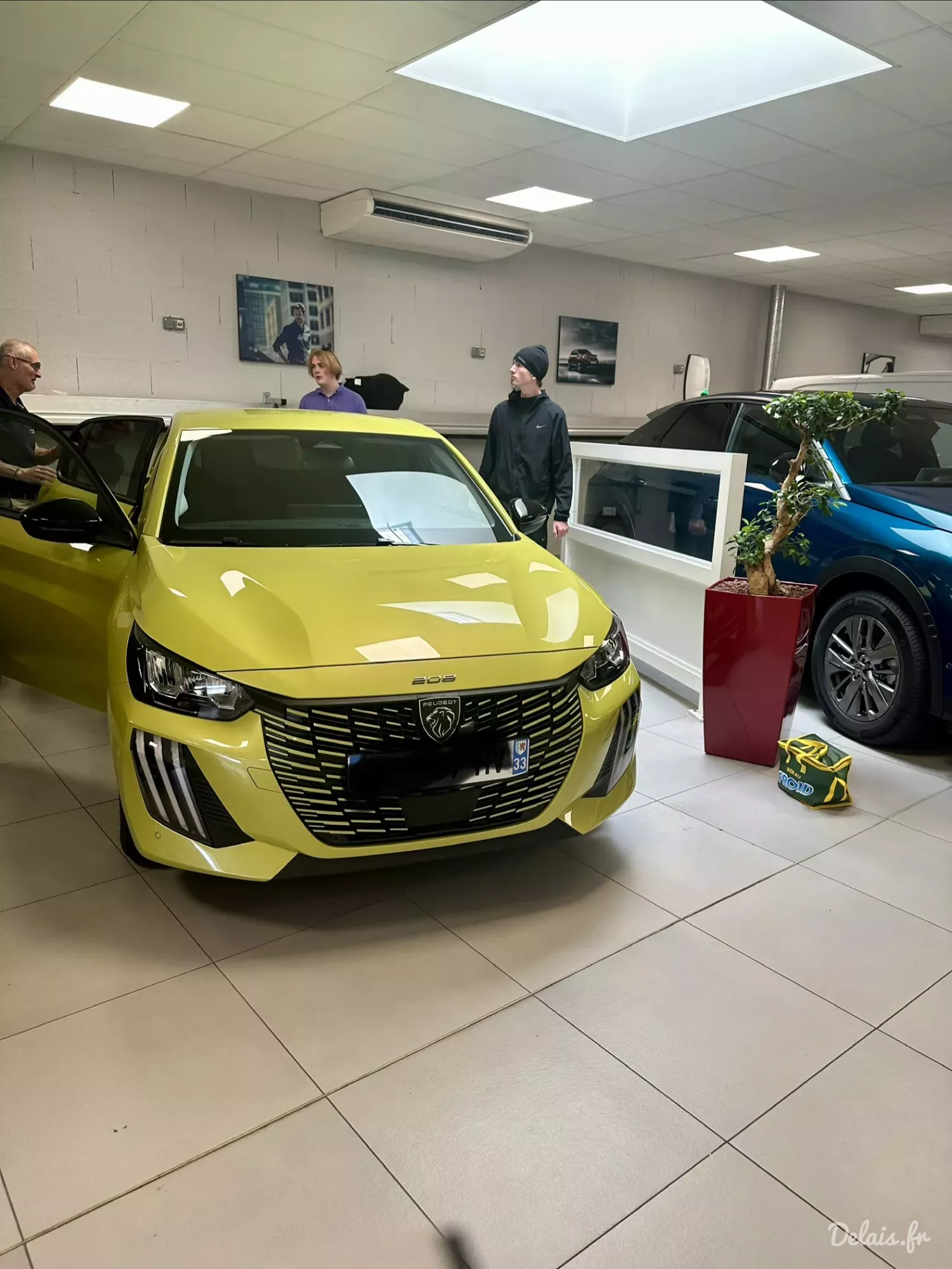 Peugeot 208 Agueda Yellow Allure
