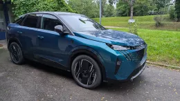 Peugeot 3008 Bleu Magnetic GT of kiwi