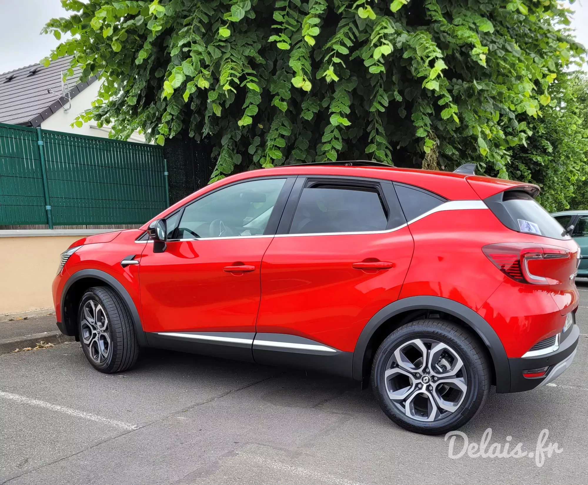 Renault Captur Flame Red Techno
