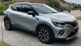 Renault Captur Gris Highland Techno of DL