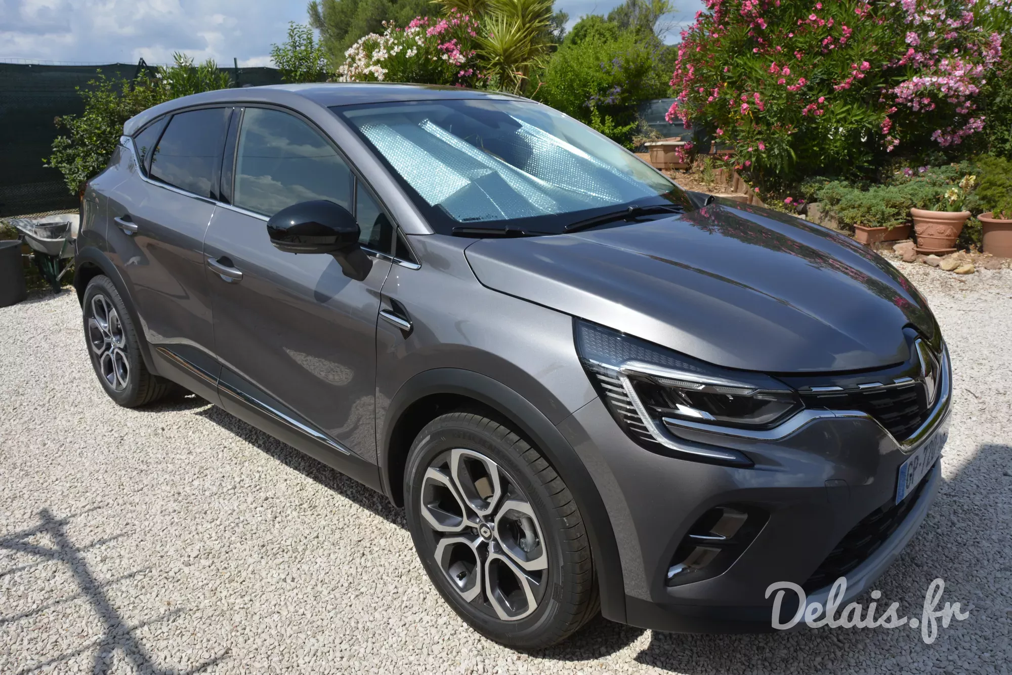 Renault Captur Oyster Grey Techno