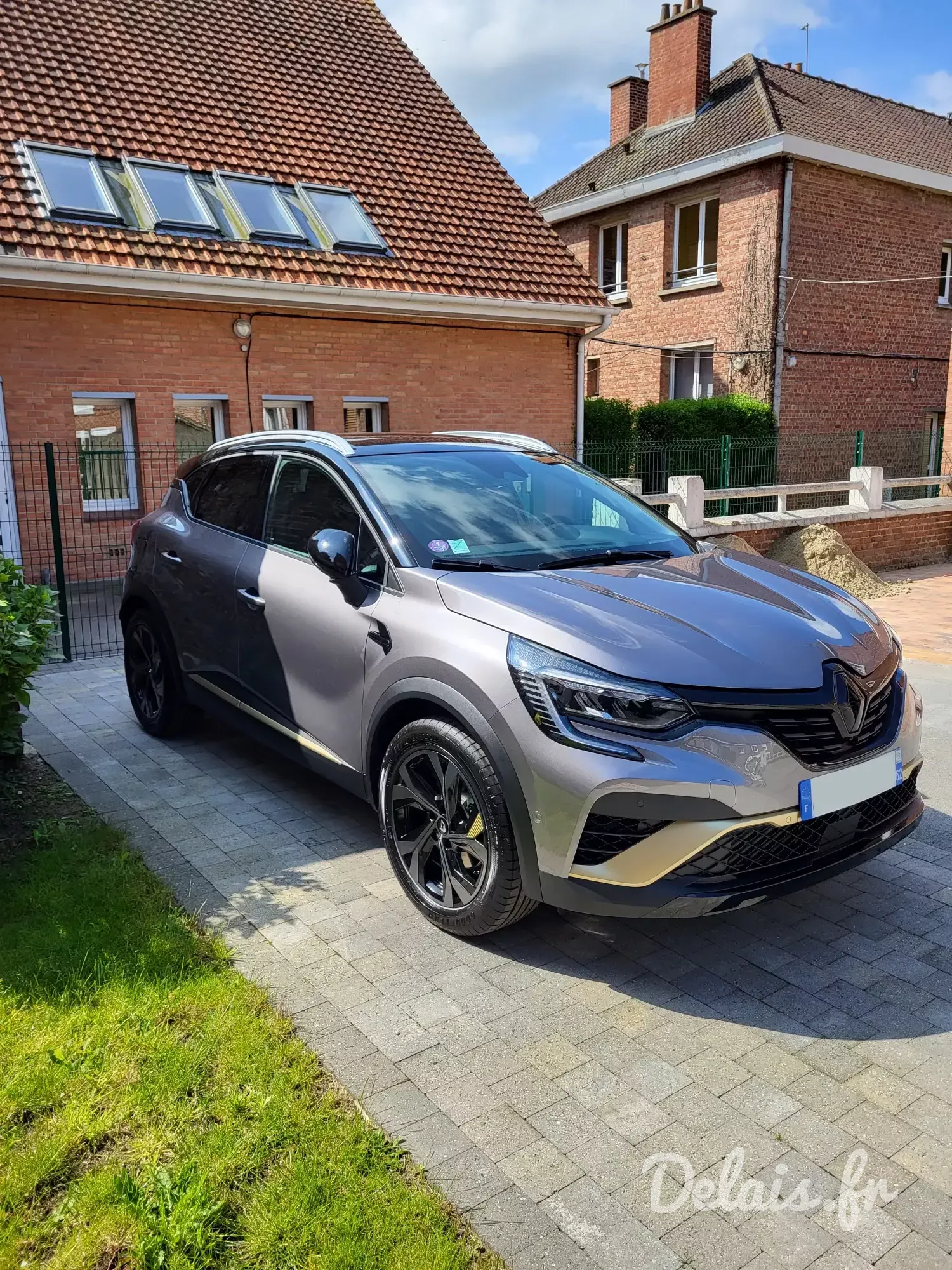 Renault Captur Oyster Grey Engineered