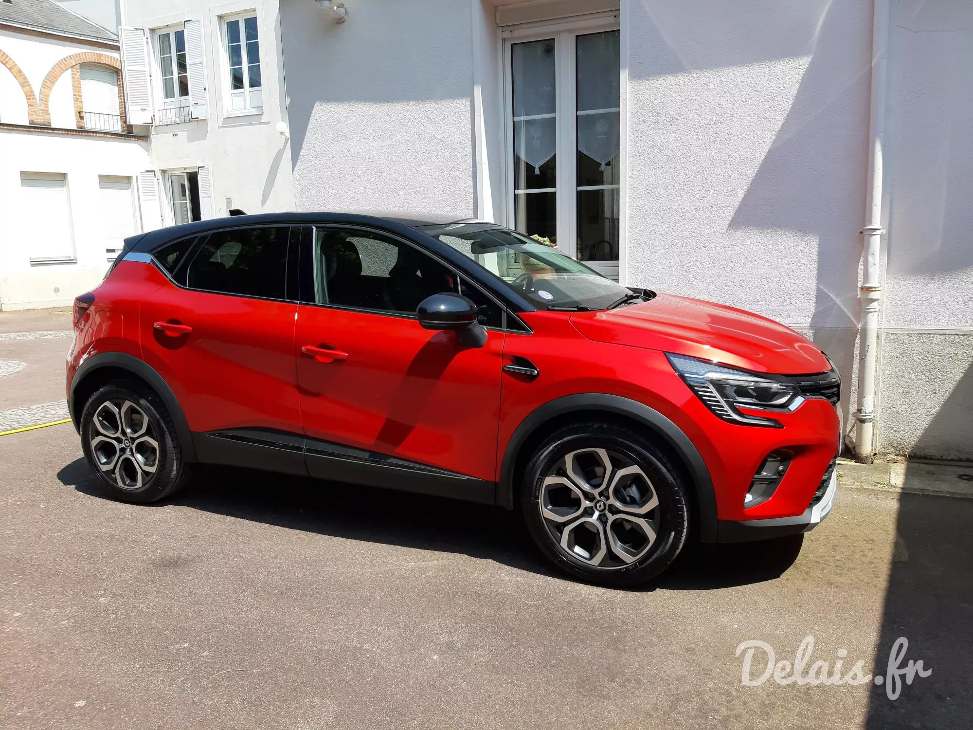 Renault Captur Flame Red Techno