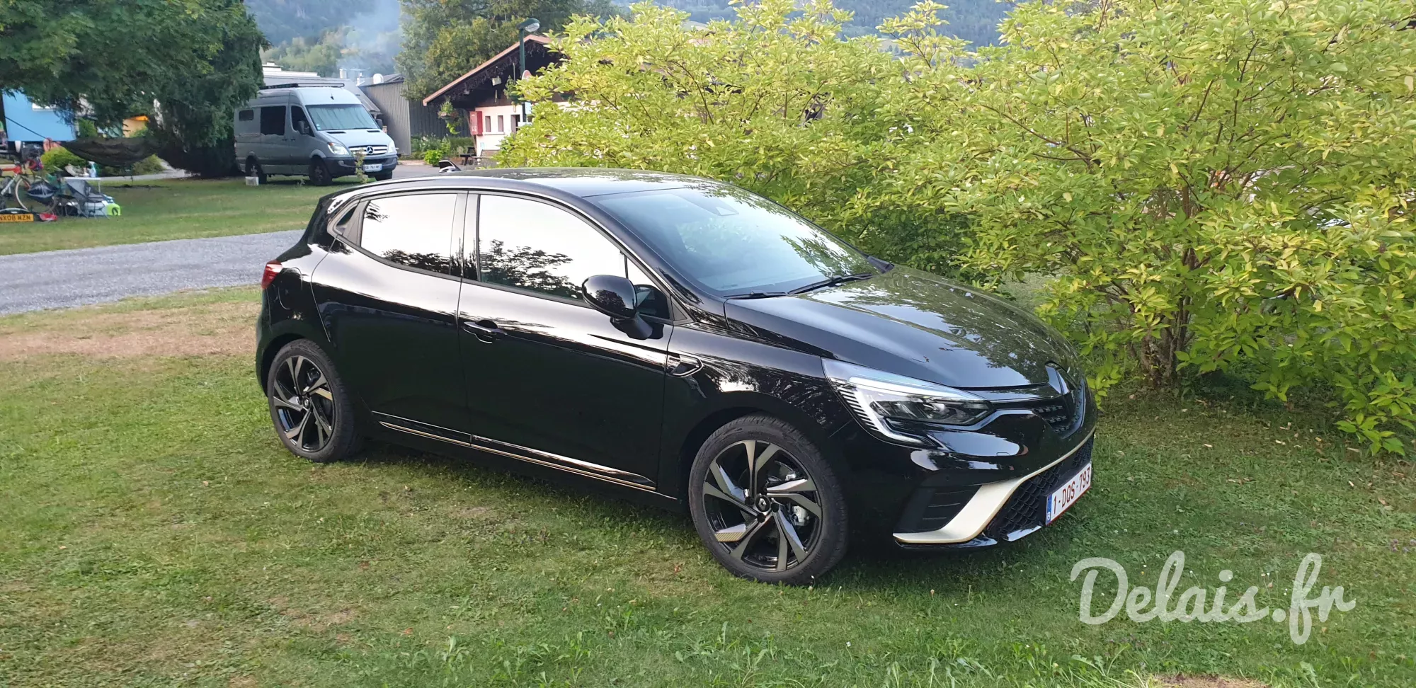 Renault Clio Diamond Black E-Tech Engineered