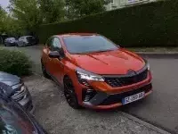Renault Clio Orange Valencia Esprit Alpine of cereales