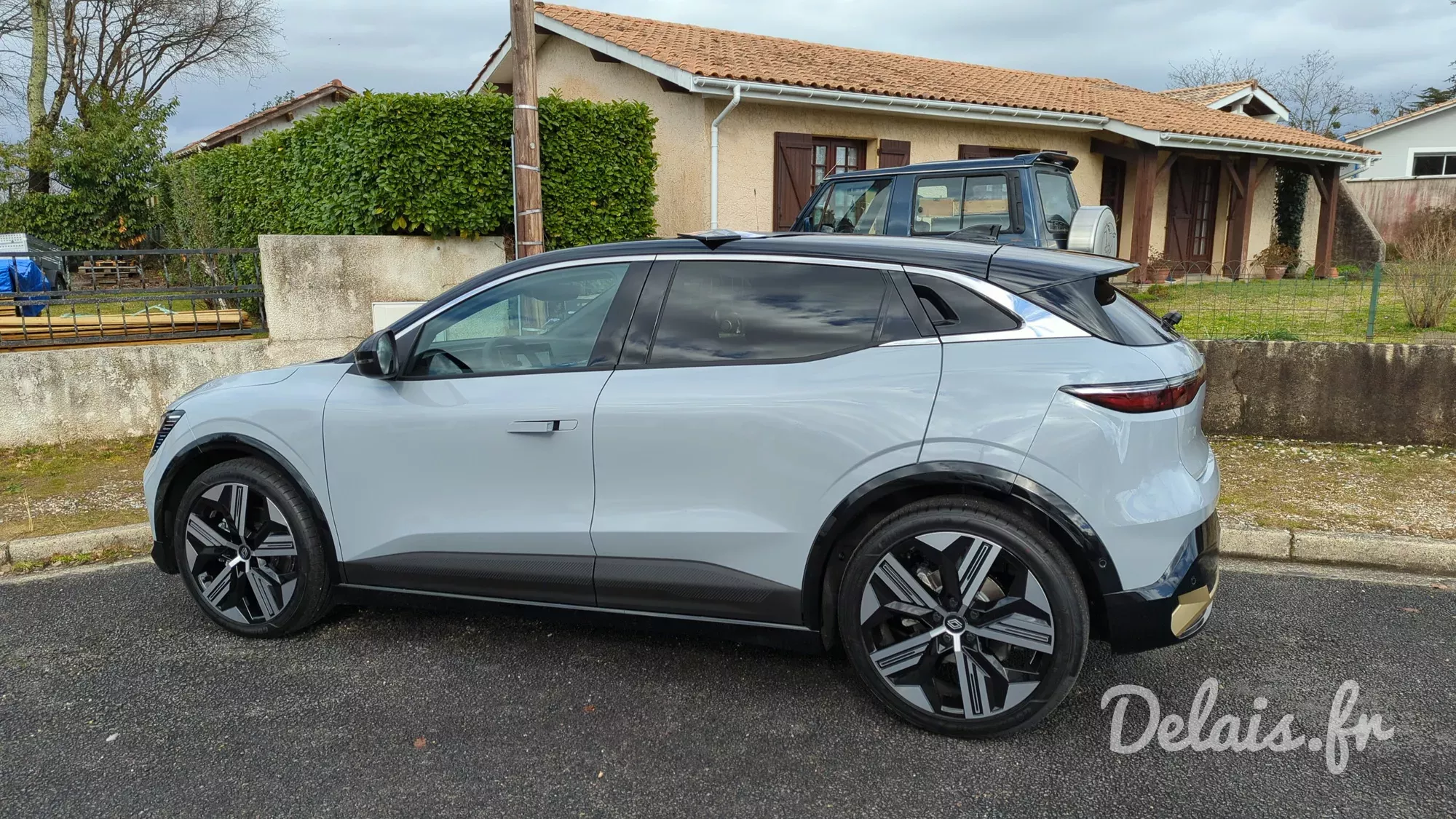 Renault Megane E-Tech Ceramic Grey Iconic