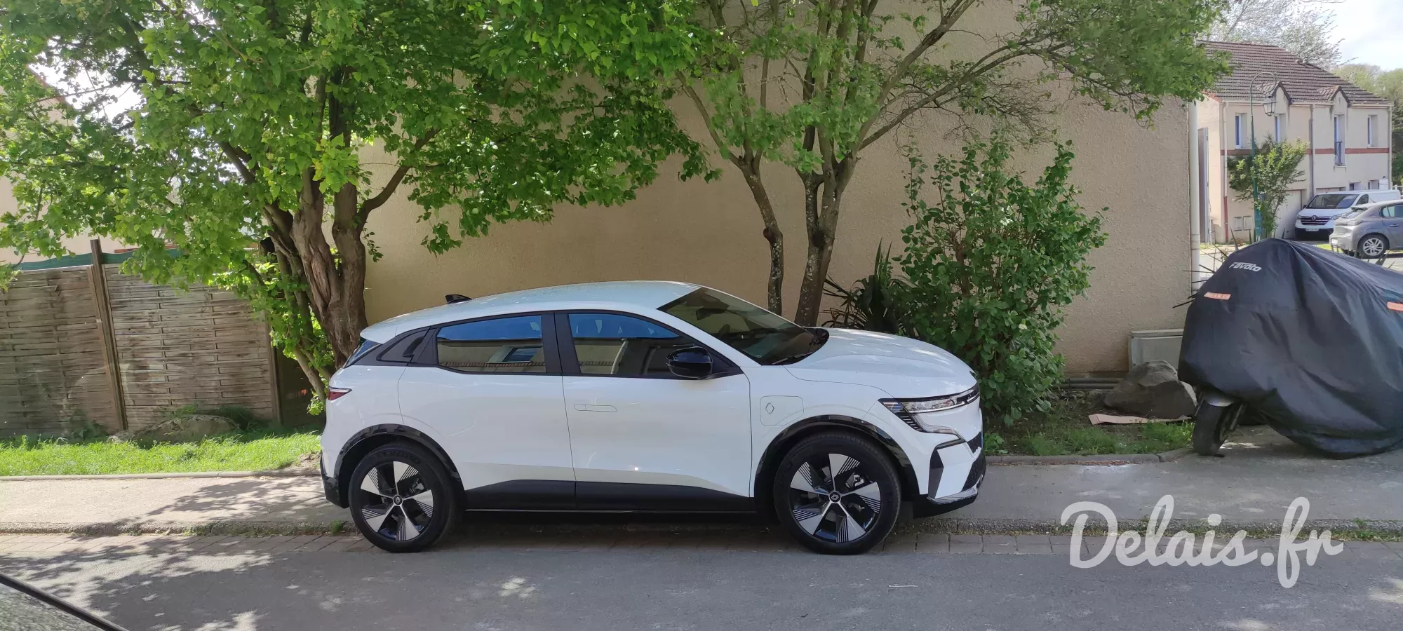 Renault Megane E-Tech Blanc Glacier Equilibre
