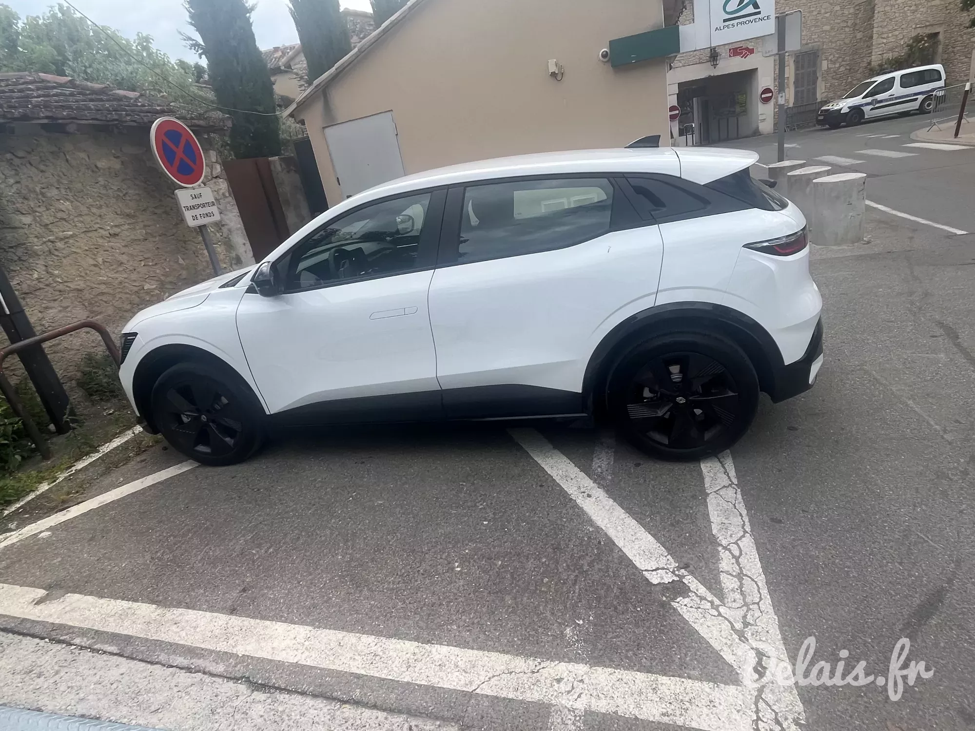 Renault Megane E-Tech Blanc Glacier Equilibre