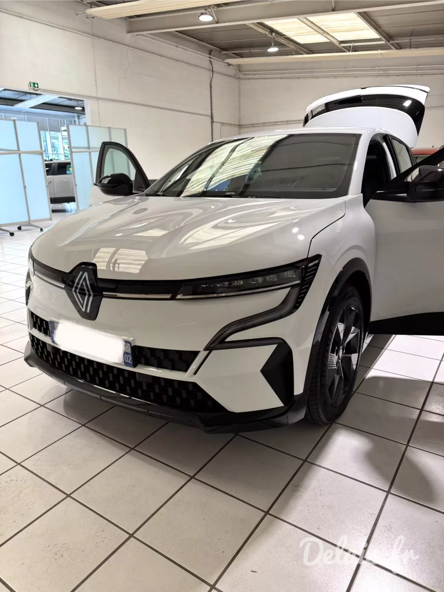 Renault Megane E-Tech Blanc Glacier Equilibre