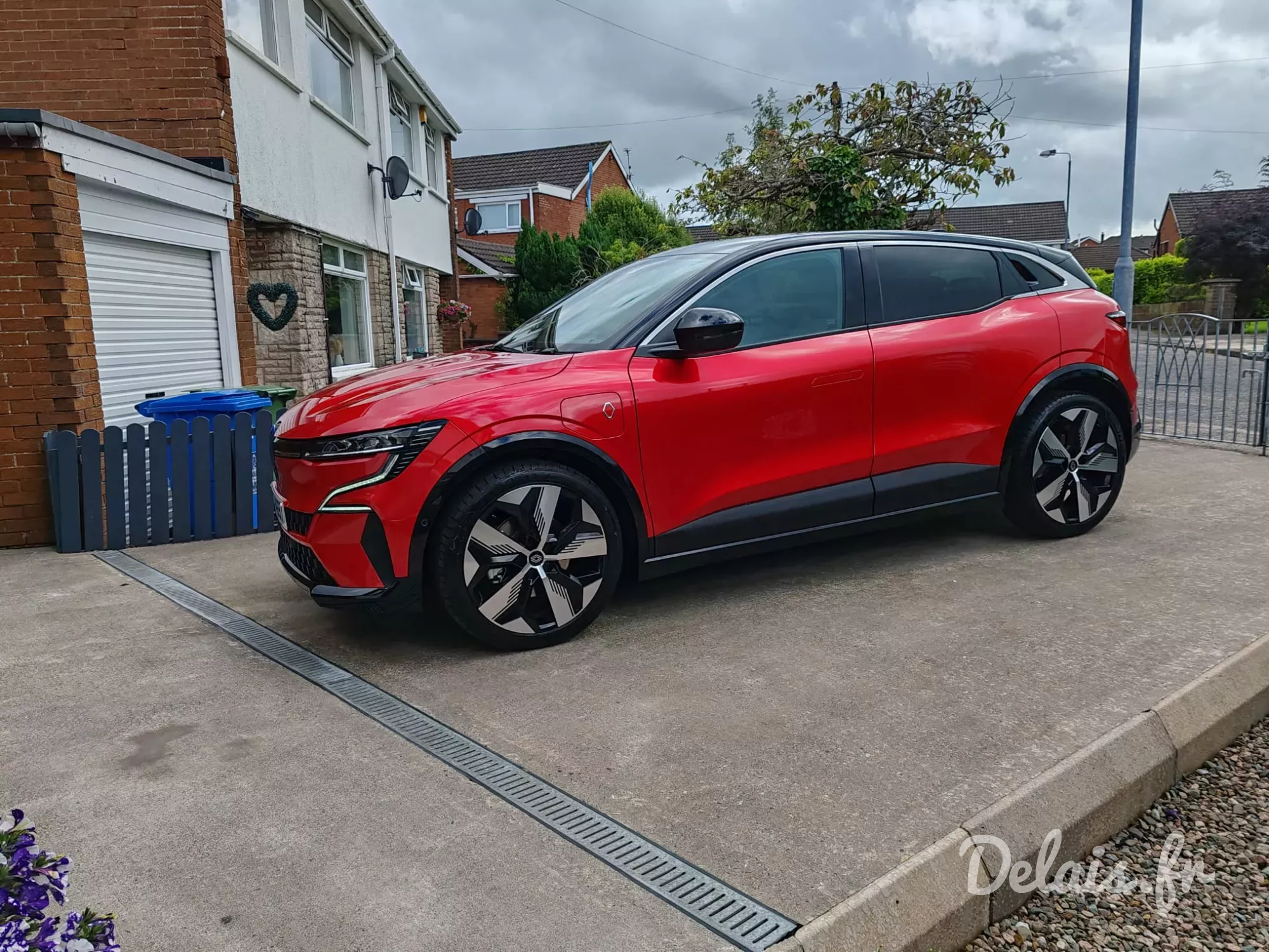 Renault Megane E-Tech Flame Red Techno