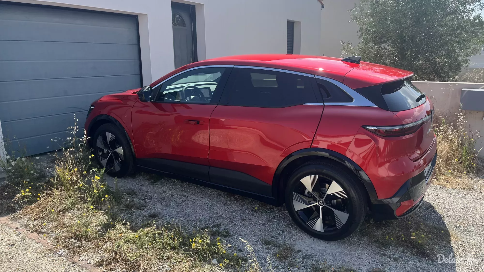 Renault Megane E-Tech Flame Red Techno
