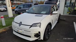 Renault 5 Arctic White Iconic Cinq of Patoche