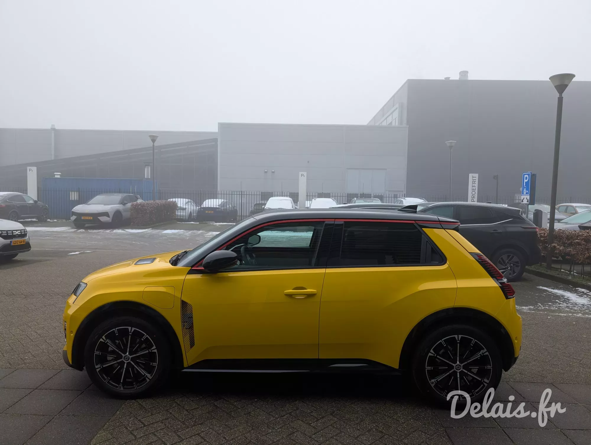 Renault R5 E-Tech Pop Yellow Iconic Cinq