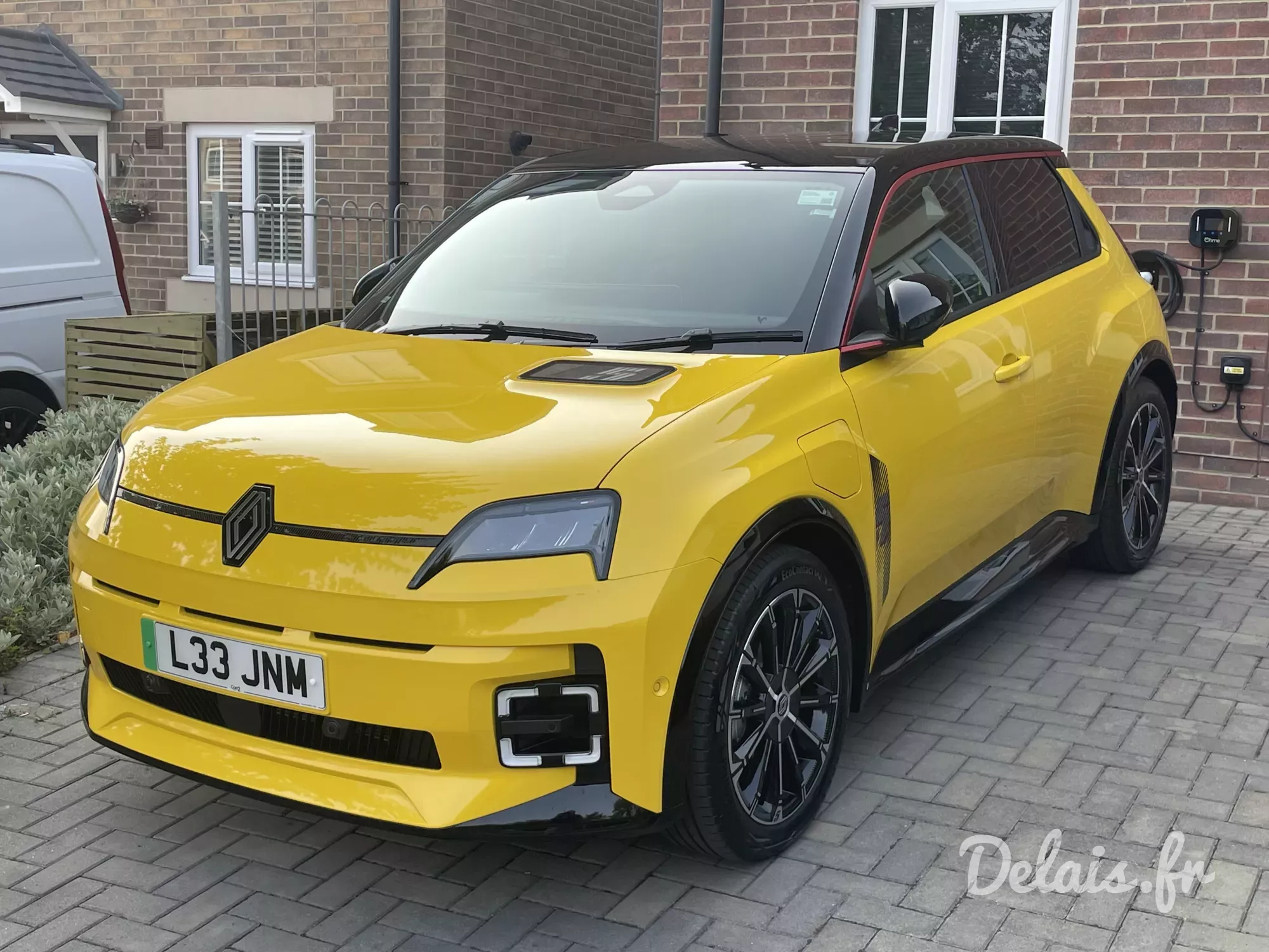 Renault 5 Pop Yellow Iconic Cinq