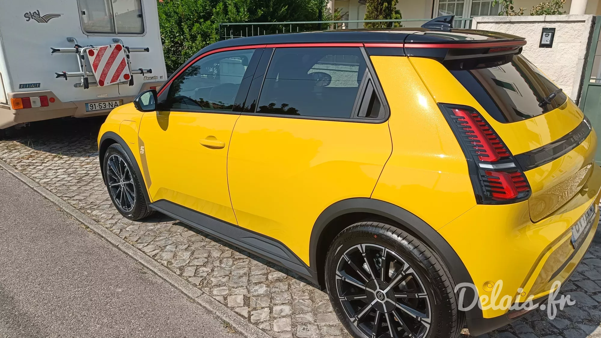 Renault 5 Pop Yellow Techno