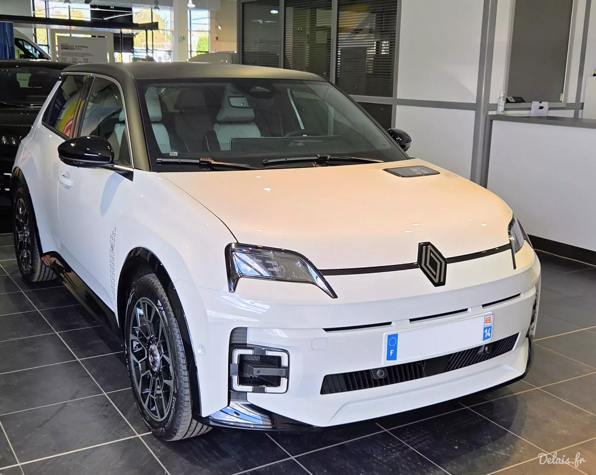 Renault 5 Arctic White Roland-Garros