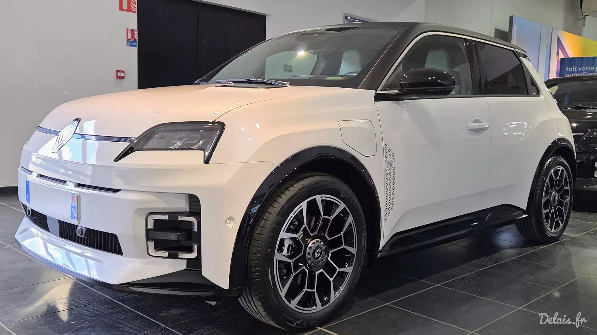 Renault 5 Arctic White Roland-Garros