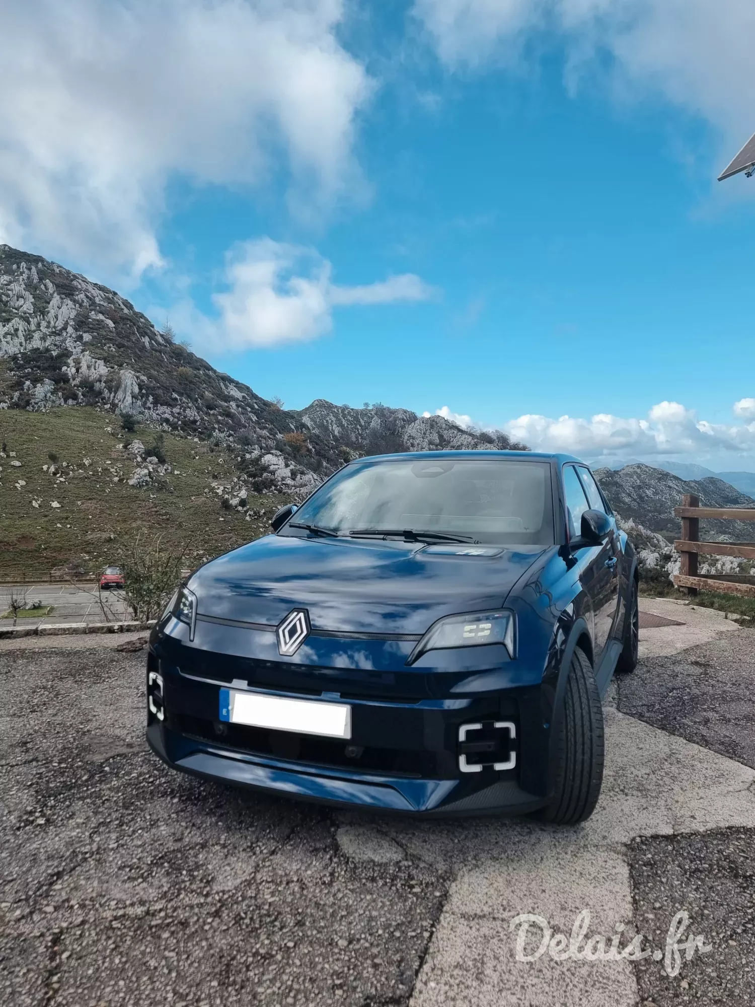 Renault 5 Midnight Blue Techno