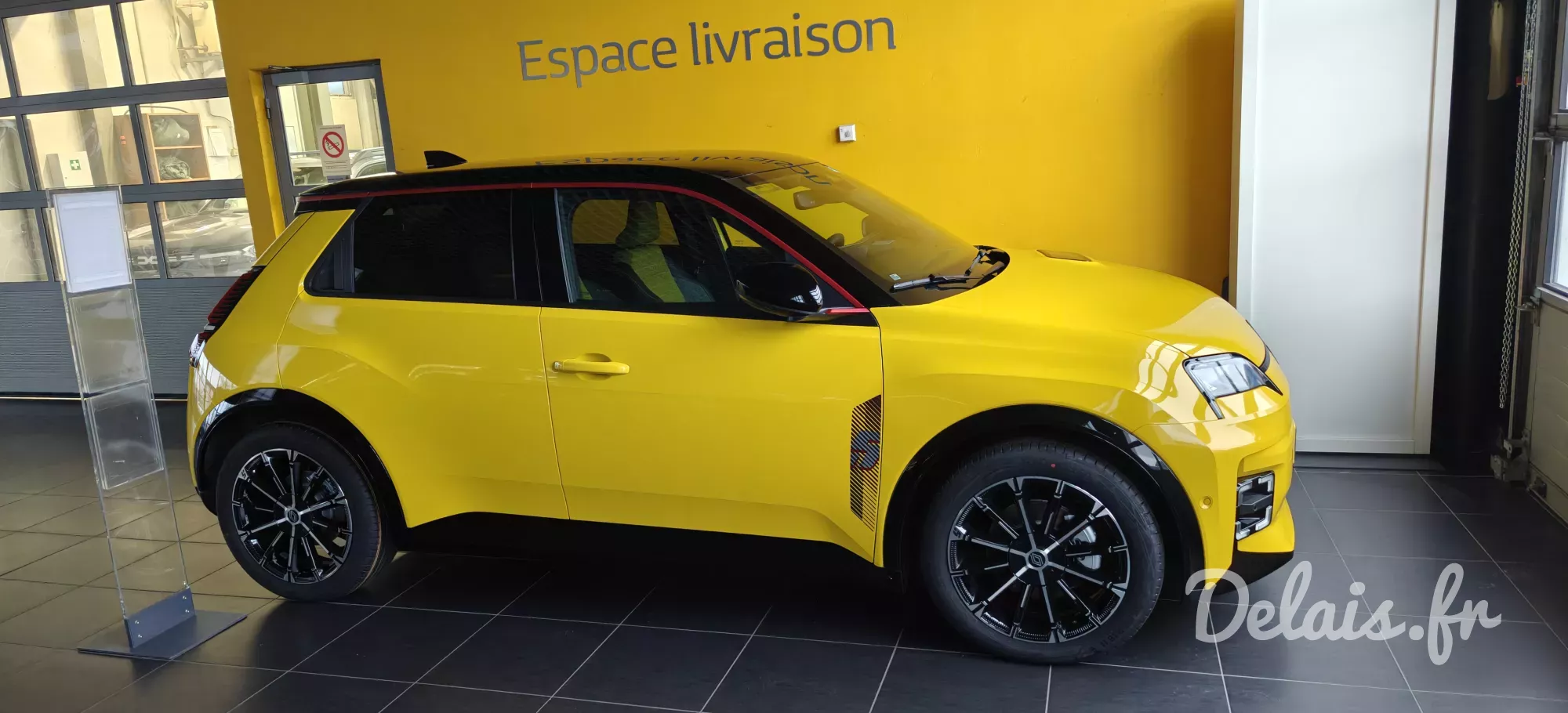 Renault 5 Pop Yellow Iconic Cinq