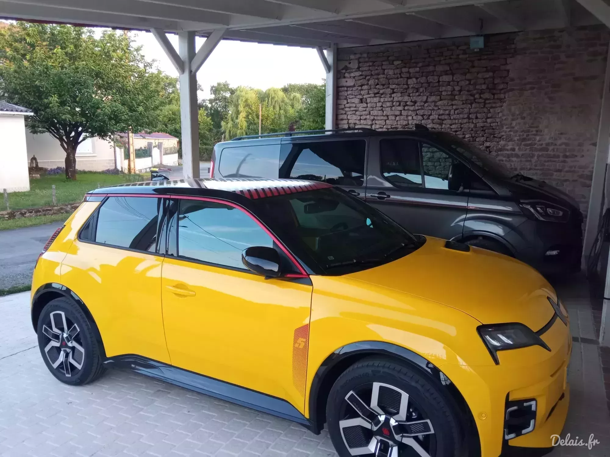 Renault 5 Pop Yellow Iconic Cinq
