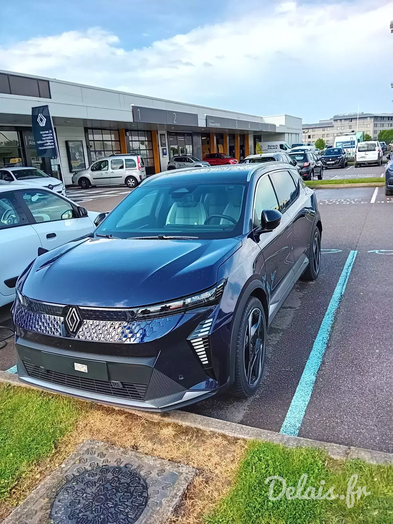 Renault Scenic E-Tech Midnight Blue Iconic
