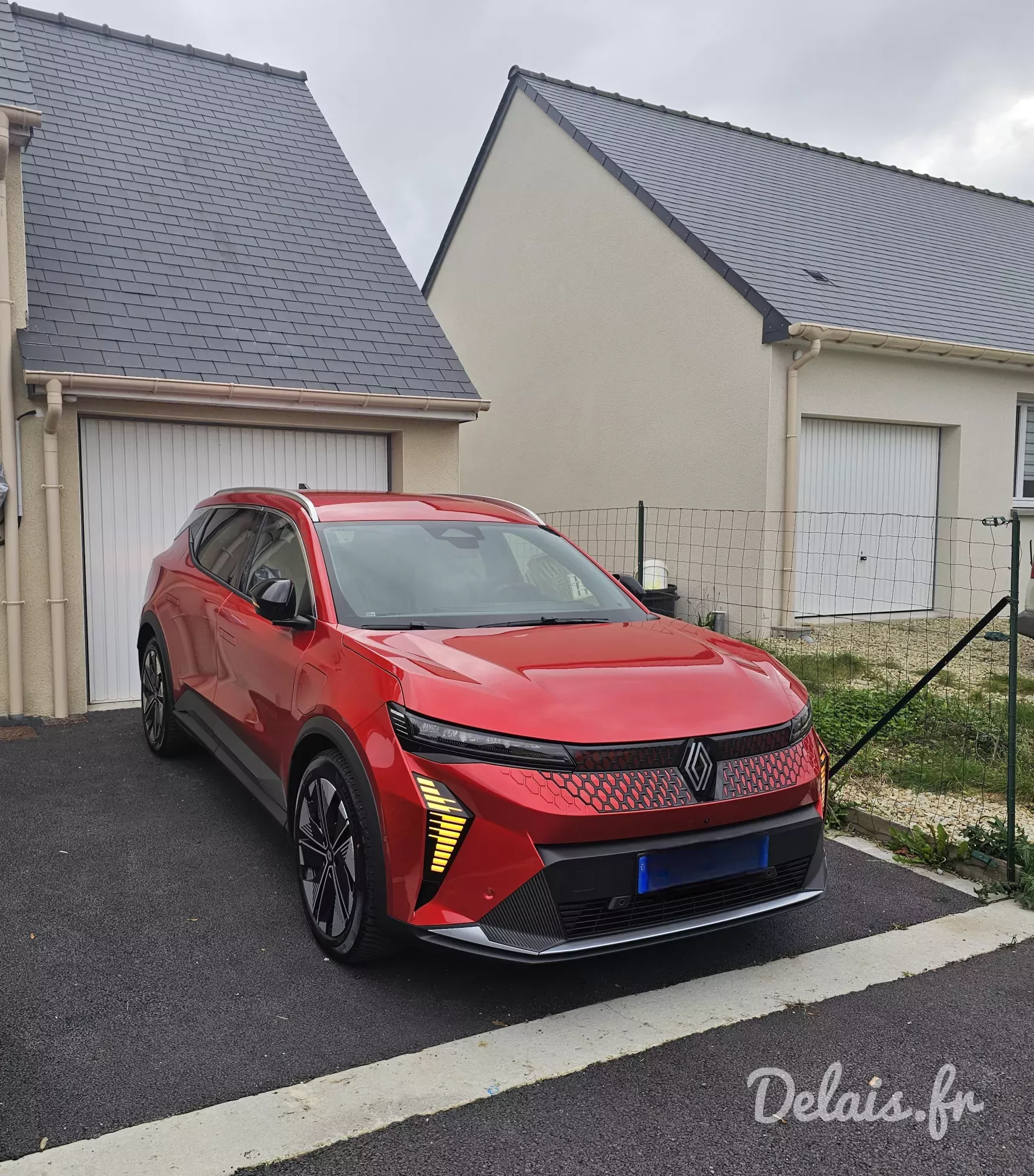 Renault Scenic E-Tech Flame Red Techno