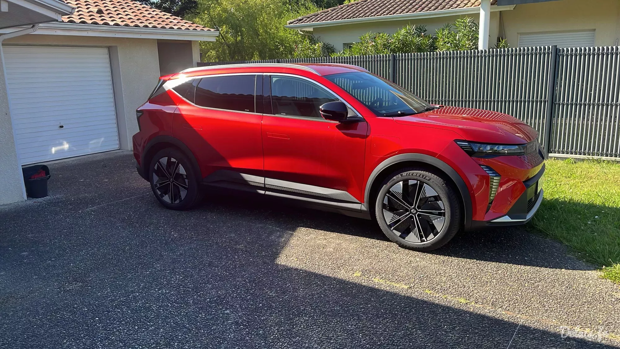 Renault Scenic E-Tech Flame Red Techno