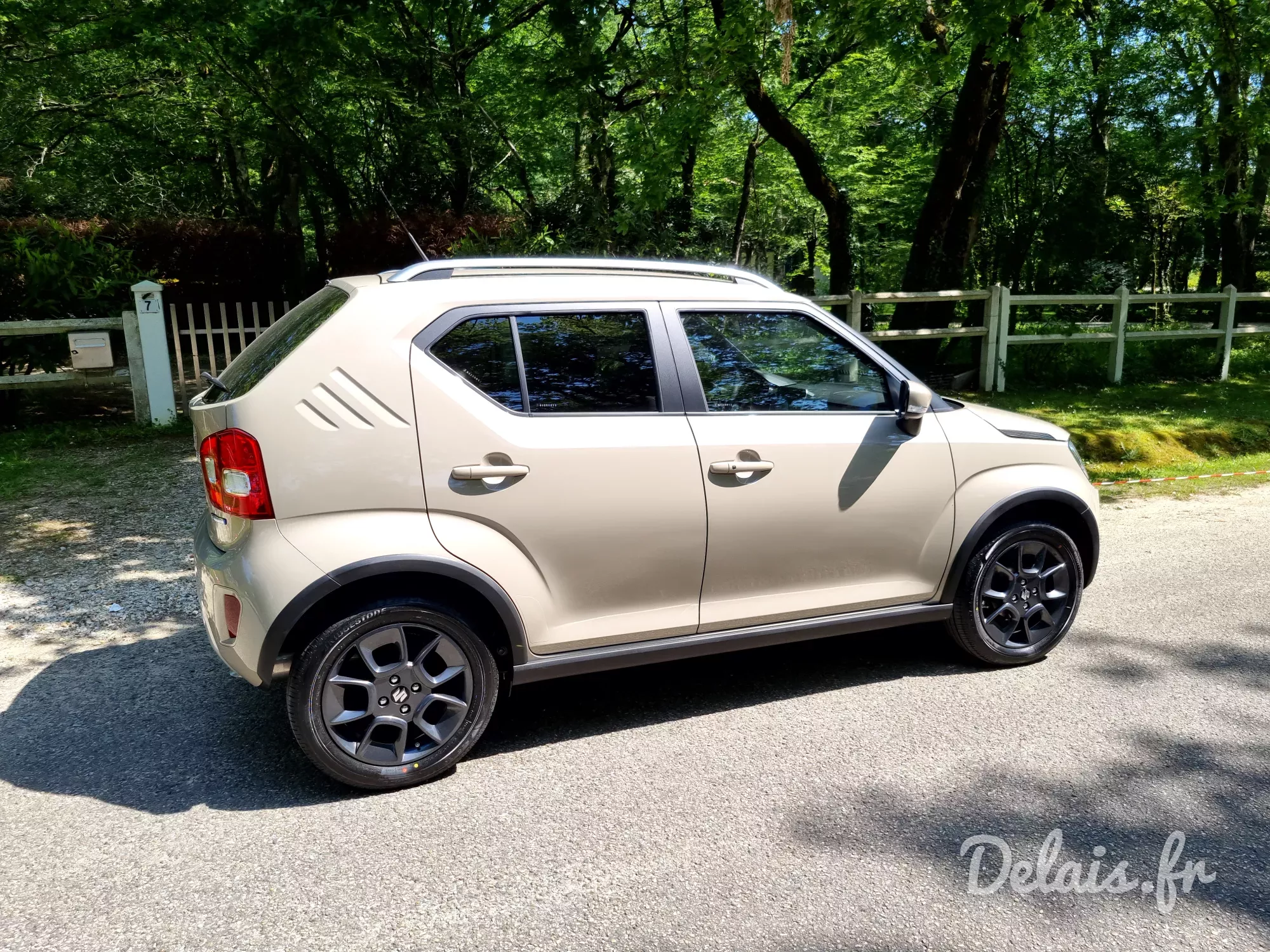 Suzuki Ignis Caravan Ivory Pearl Pack