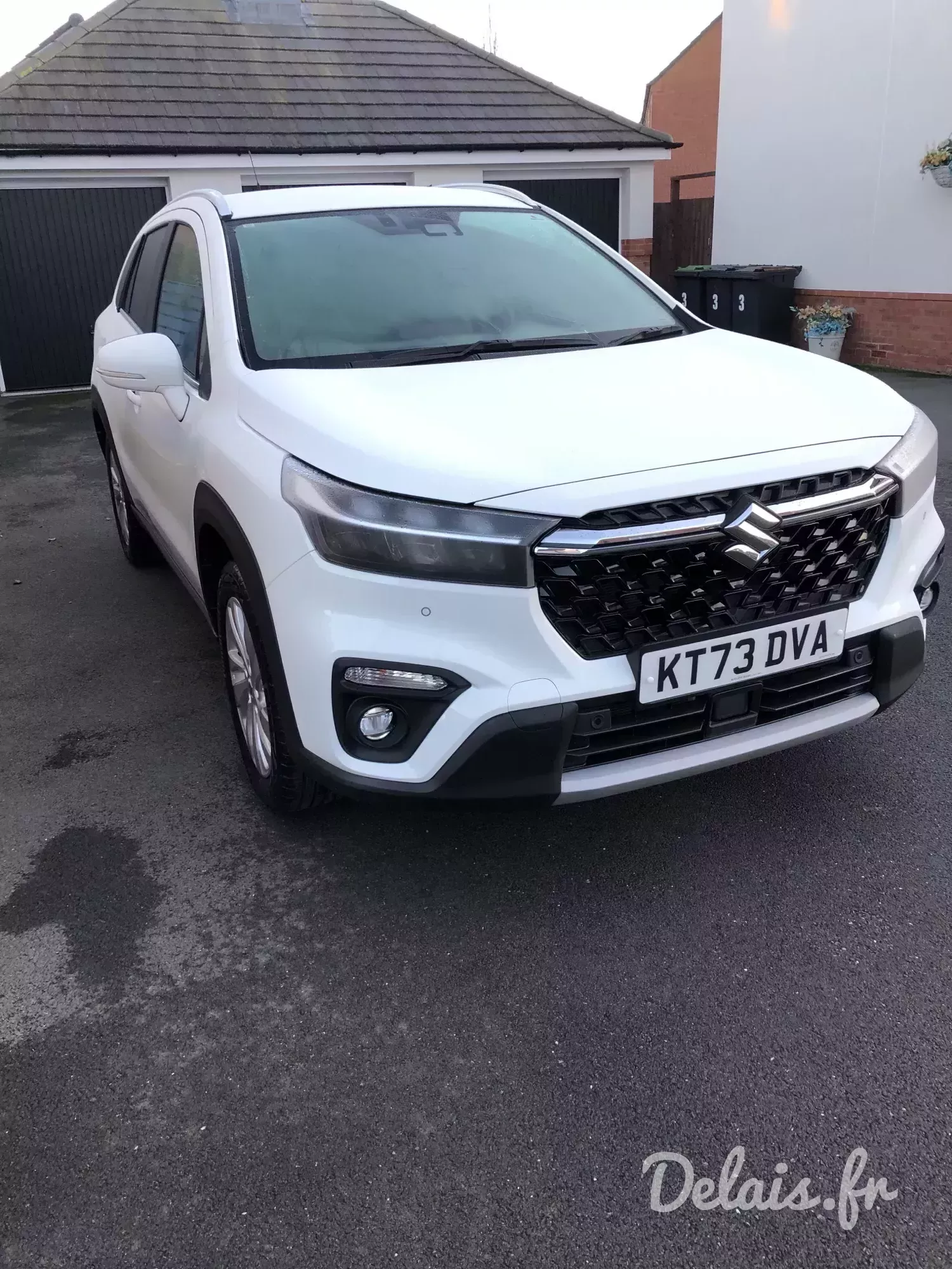 Suzuki S-Cross Solid White Motion
