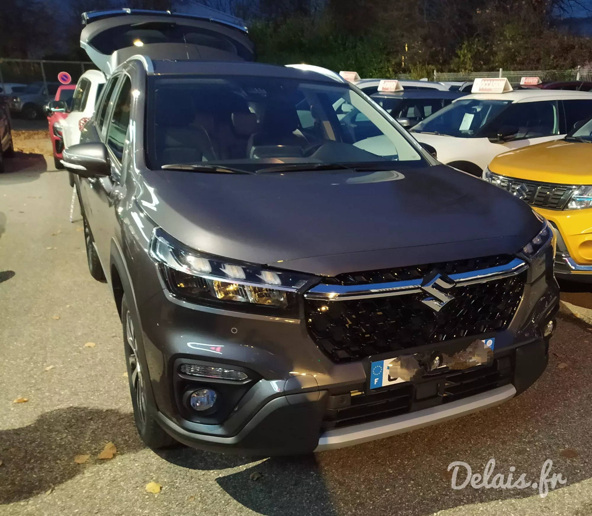 Suzuki S-Cross Titan Dark Gray Style