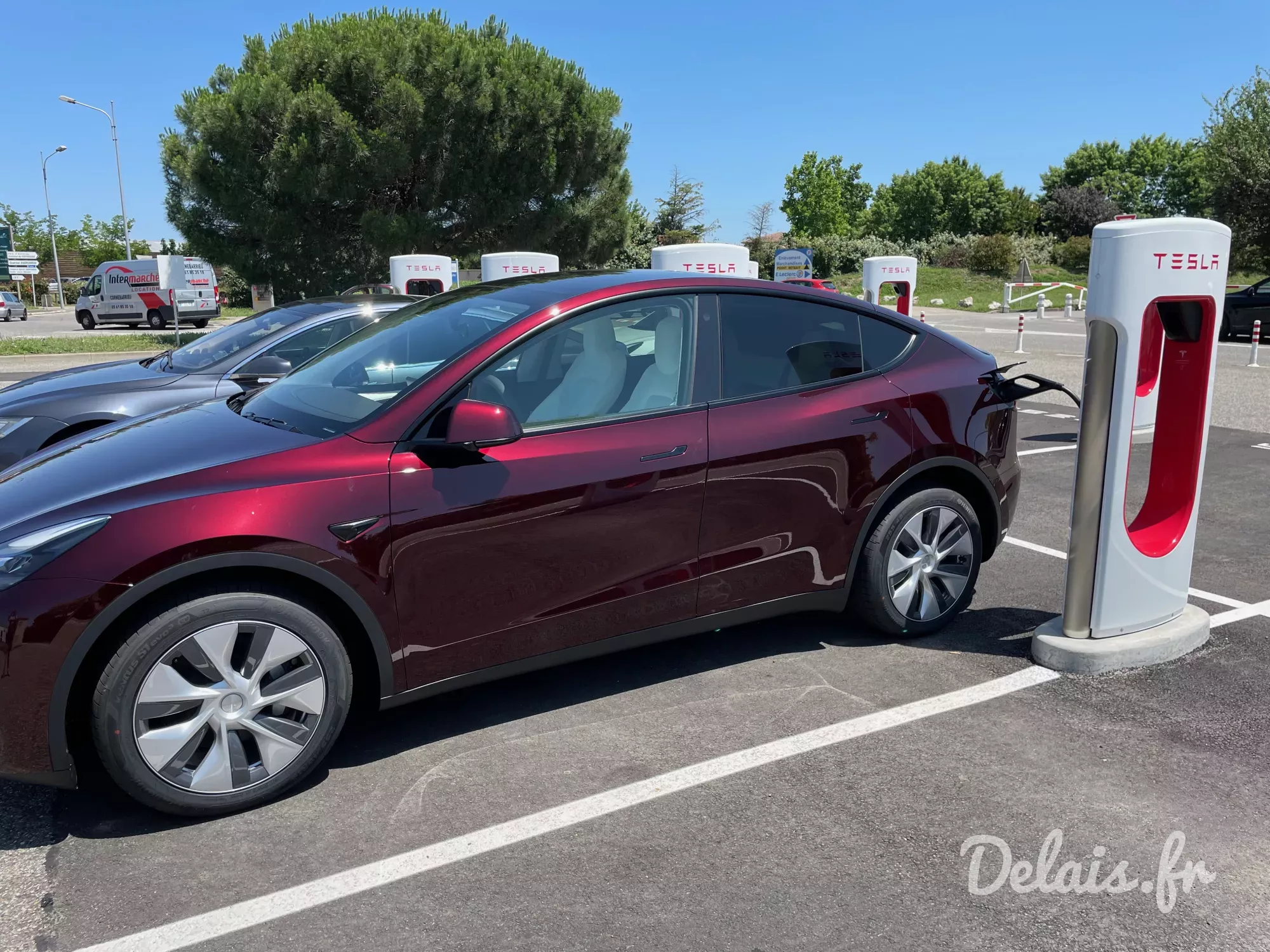 Tesla Model Y Midnight Cherry Red Grande Autonomie