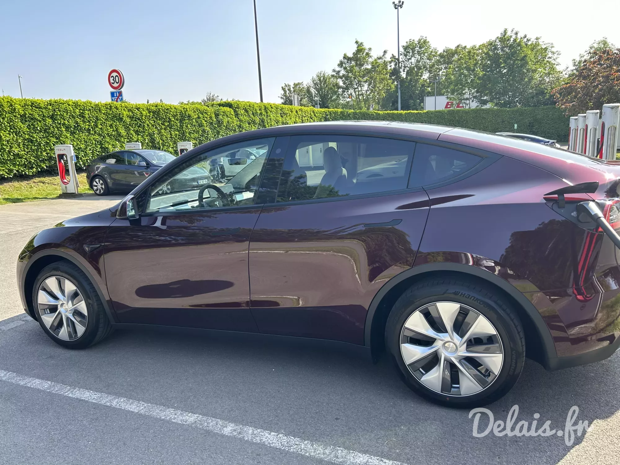 Tesla Model Y Midnight Cherry Red Grande Autonomie