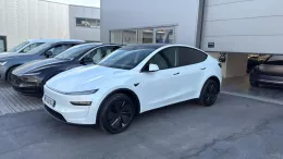 Model Y of Mimi62
