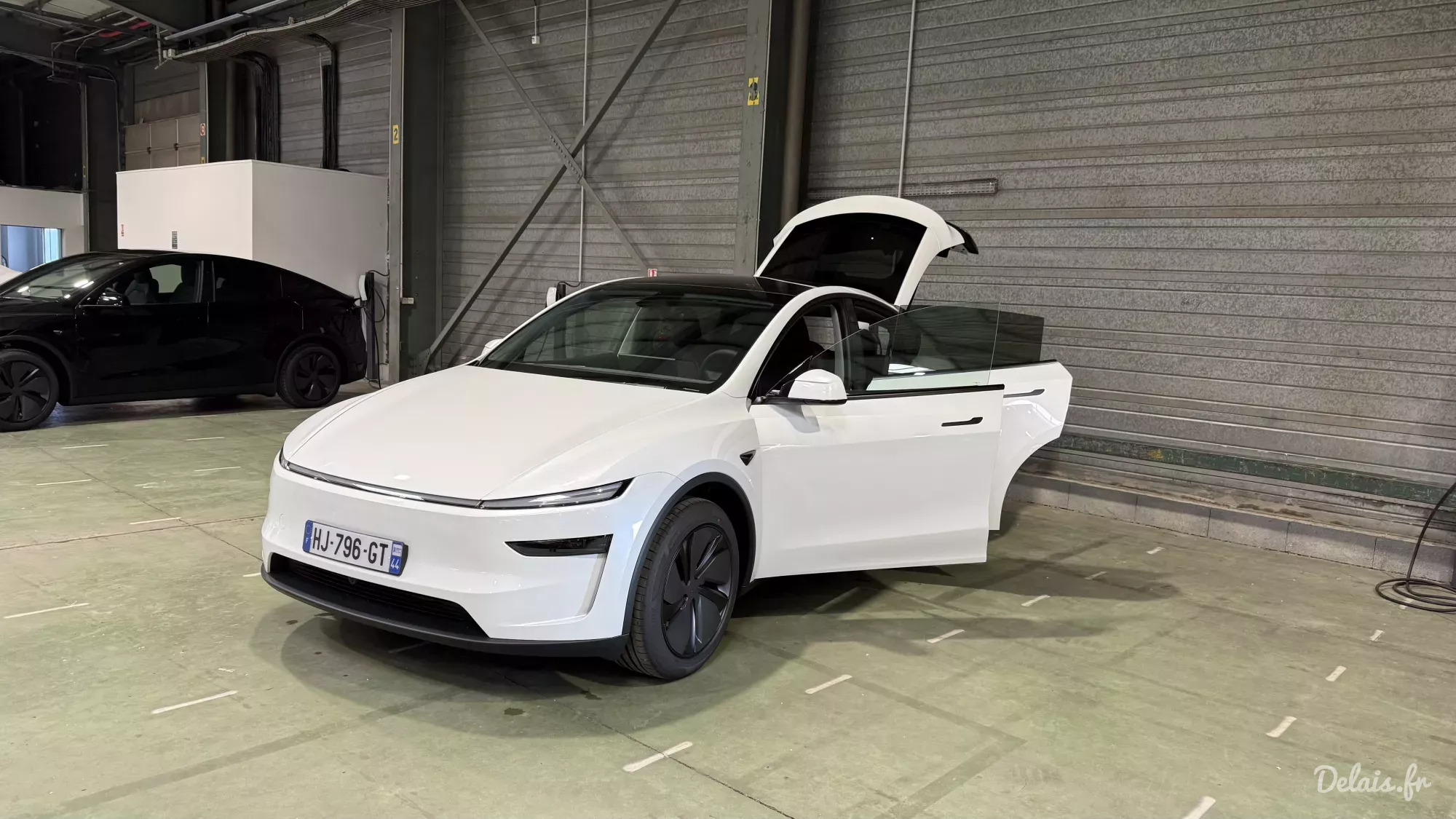 Tesla Model Y Pearl White Grande Autonomie