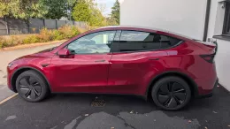 Tesla Model Y of Buss