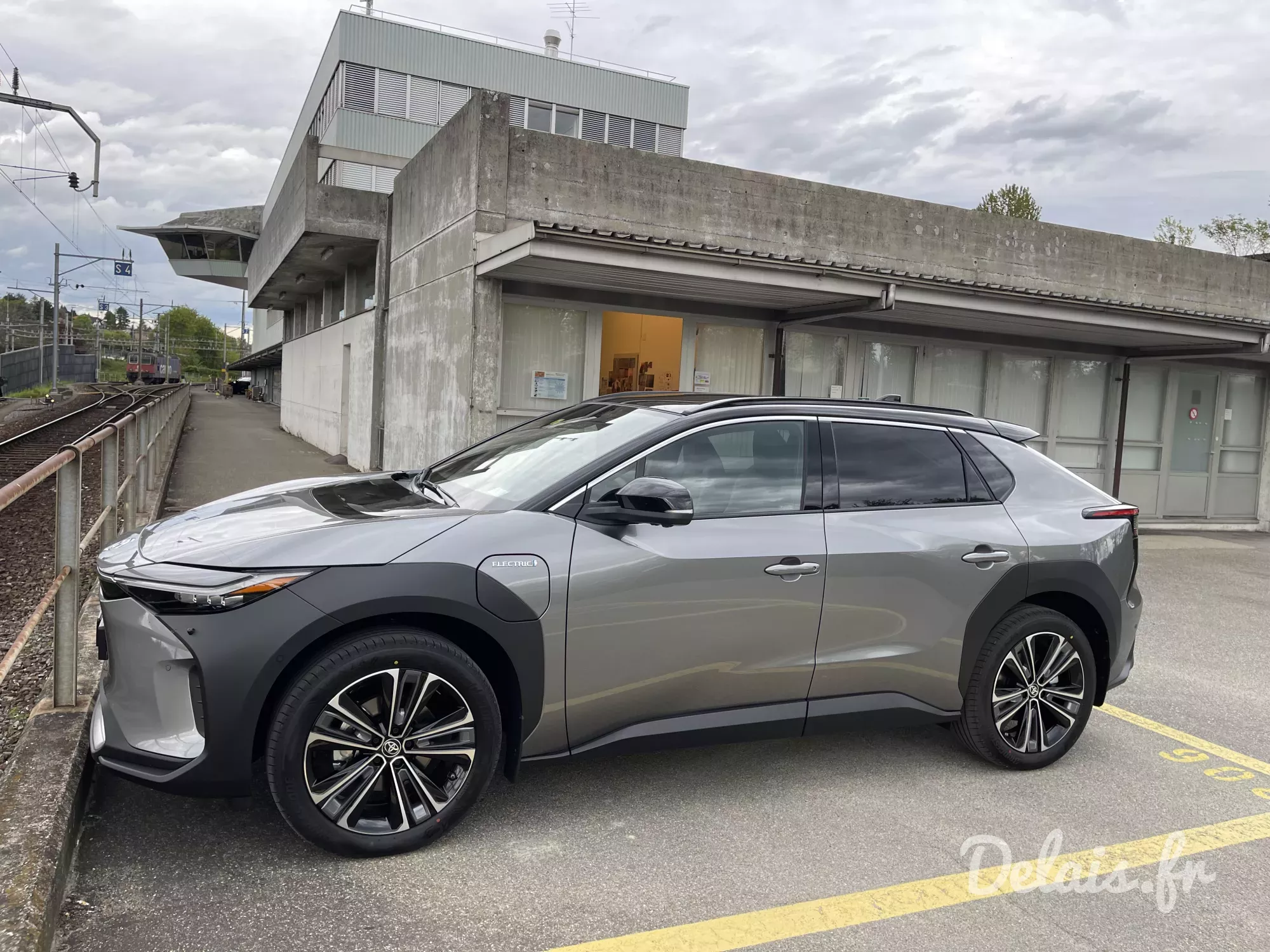 Toyota bZ4X Gris Platine Pure