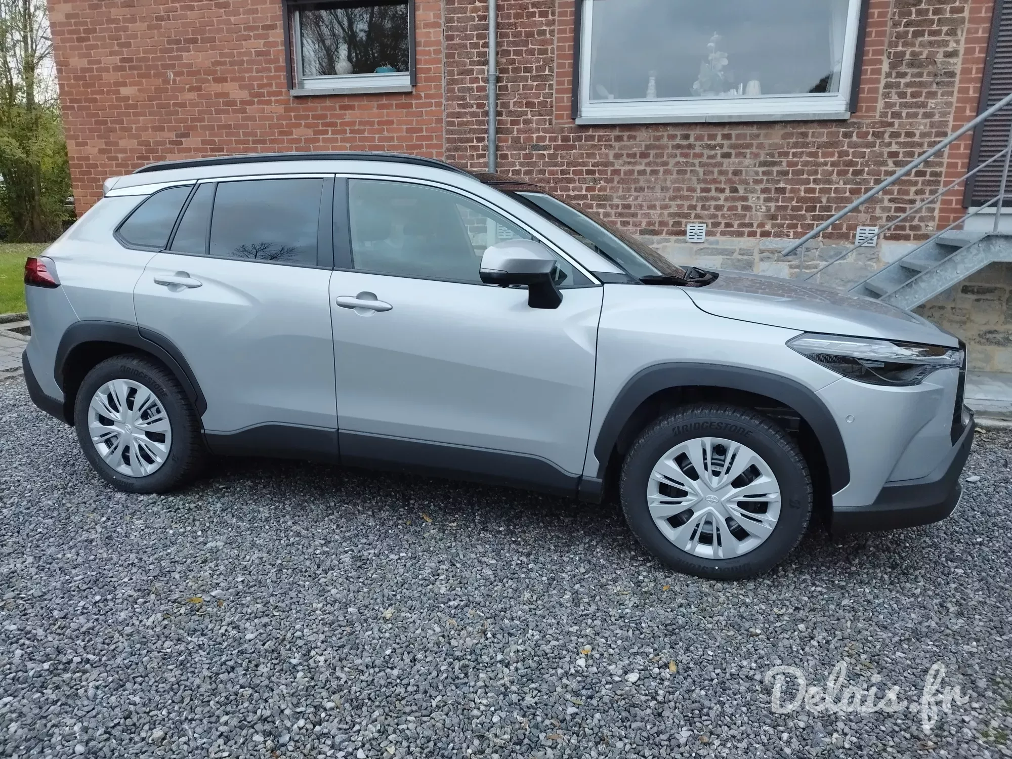 Toyota Corolla Cross Shimmering Silver Premium