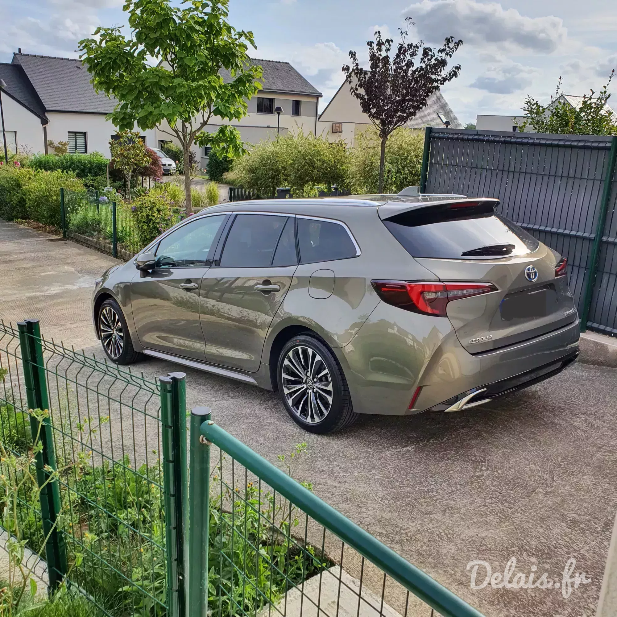 Toyota Corolla Touring Sports Bronze Impérial Design