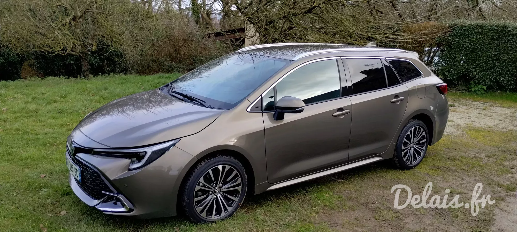Toyota Corolla Touring Sports Bronze Impérial Design