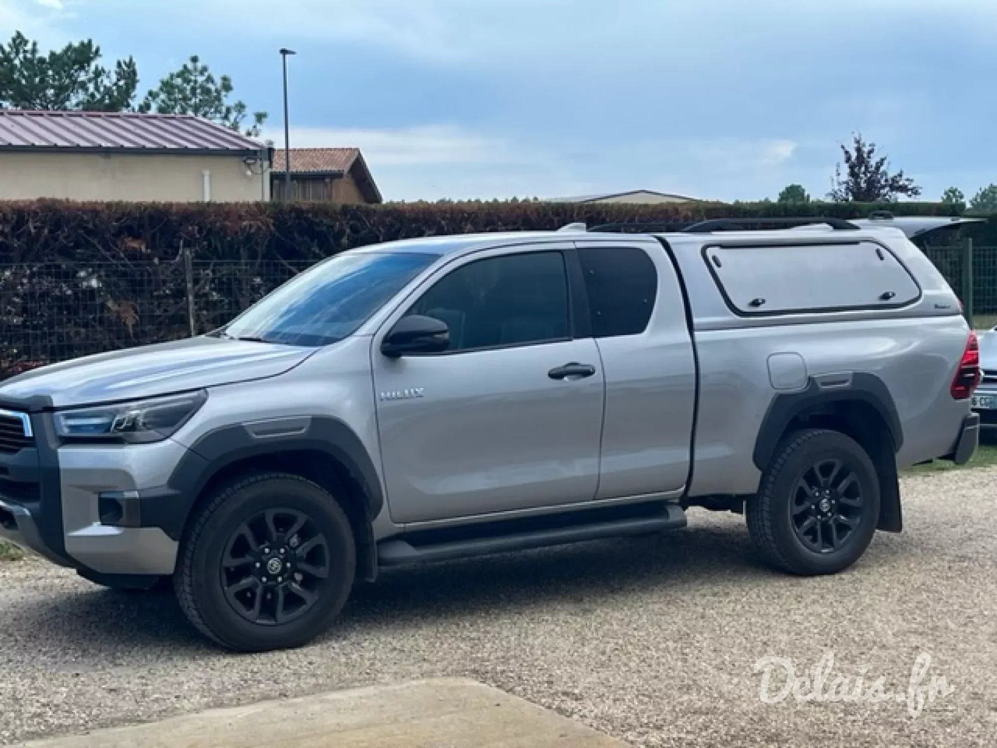 Toyota Hilux Gris Acier Invincible Xtra Cabine
