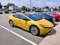 Toyota Prius Jaune Astral Lounge of ClaudeF